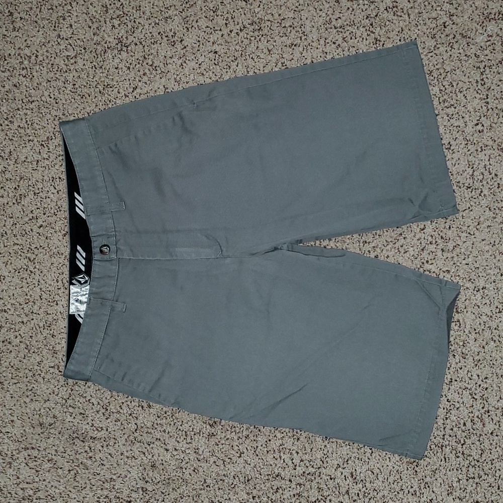 NWOT Volcom Stone Skate Gray Long Khaki Shorts